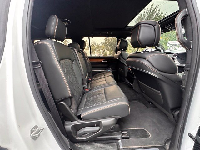Used 2022 Jeep Grand Wagoneer Series III AWD/4WD image 30