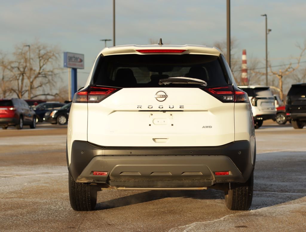Used 2023 Nissan Rogue S image 6