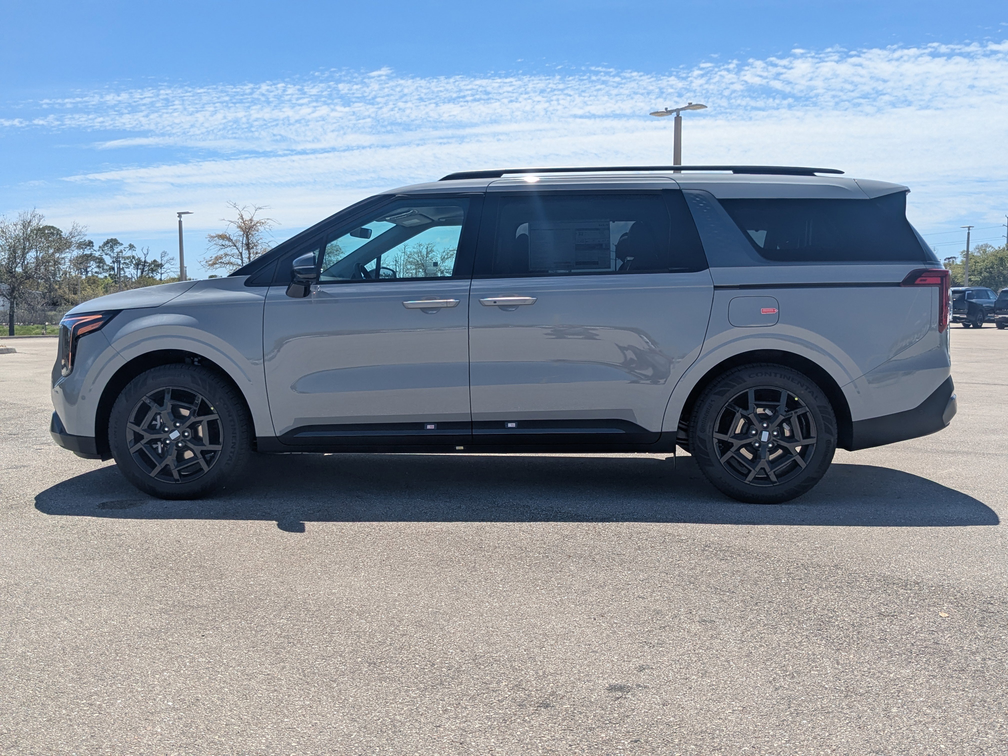 New 2026 Kia Carnival SX w/ SX Dark Edition Package FWD image 8