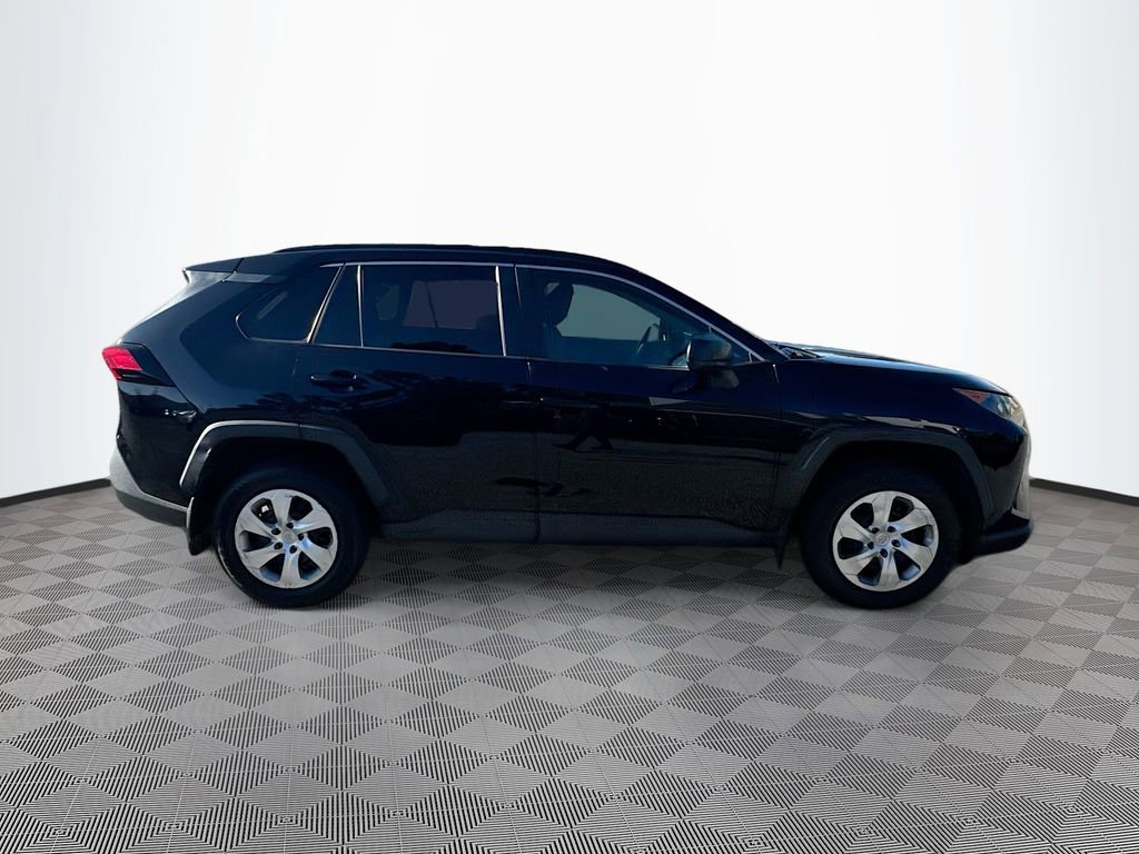 Used 2021 Toyota RAV4 LE image 4