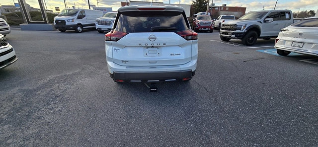Used 2024 Nissan Rogue SL image 8
