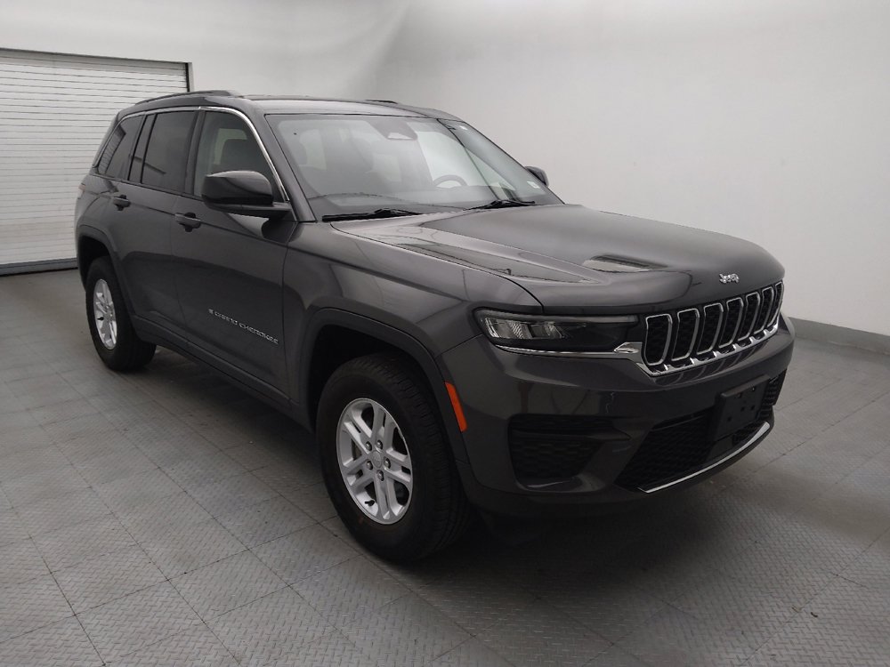 Used 2023 Jeep Grand Cherokee Laredo AWD/4WD image 13