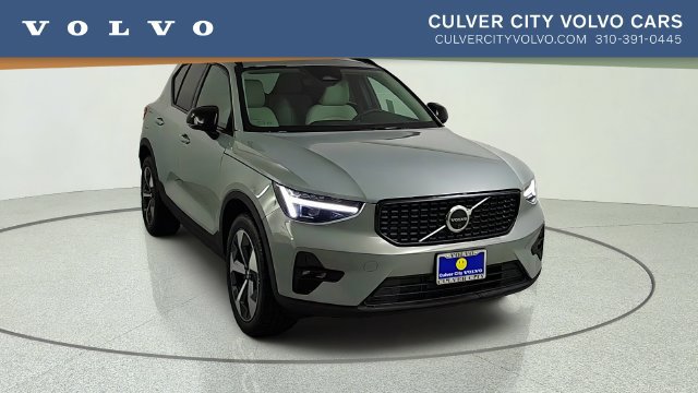 New 2026 Volvo XC40 B5 Plus w/ Protection Package Premier