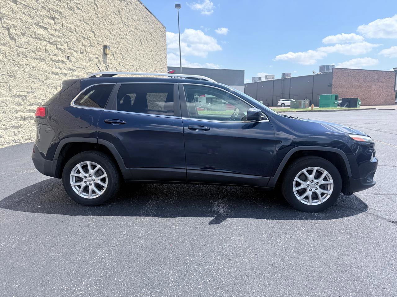 Used 2014 Jeep Cherokee Latitude w/ Trailer Tow Group AWD/4WD image 7