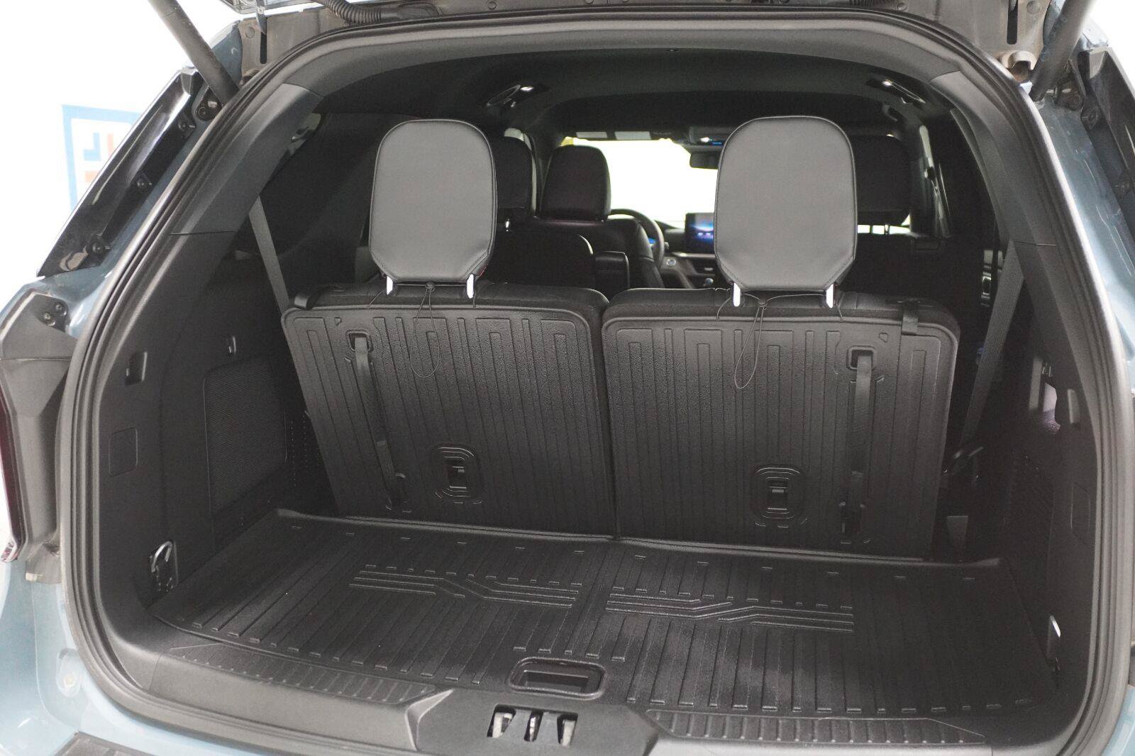 Used 2025 Ford Explorer ST-Line w/ Premium Package RWD image 34