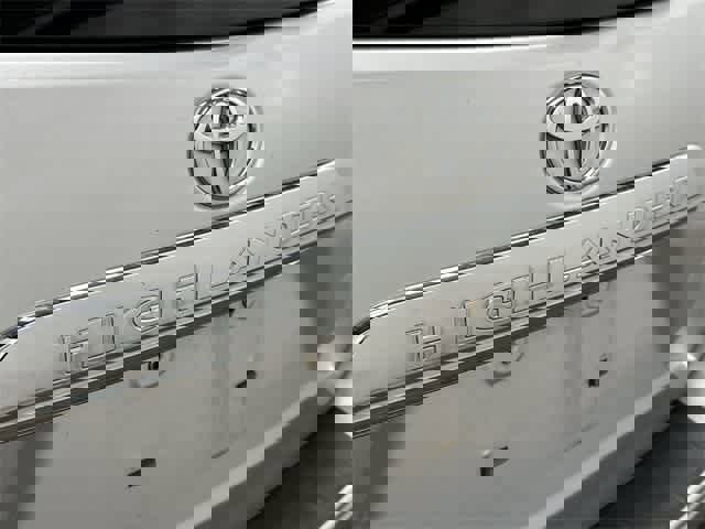 Used 2013 Toyota Highlander Plus image 23