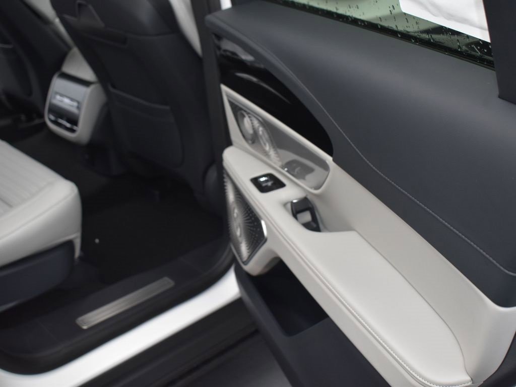 New 2026 Lincoln Nautilus Reserve image 12