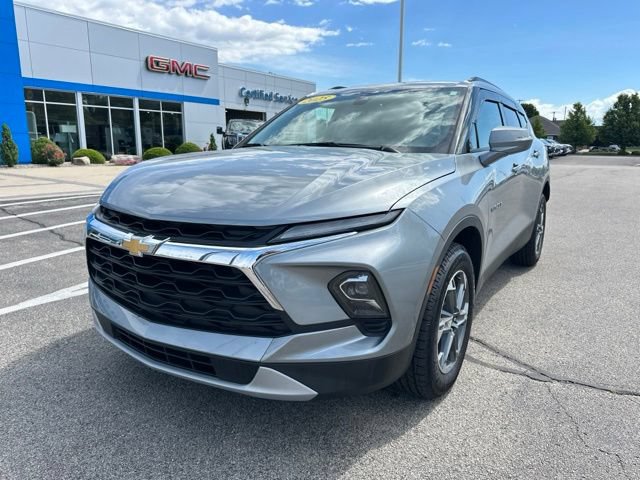 Used 2025 Chevrolet Blazer LT AWD/4WD image 2