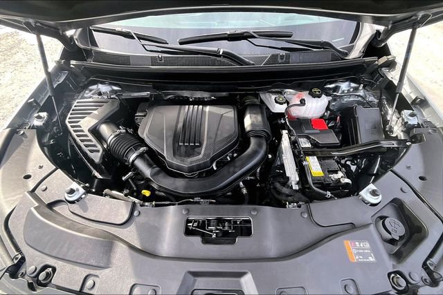 Used 2025 Chevrolet Traverse LT image 9