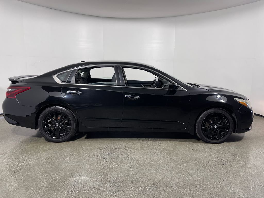 Used 2018 Nissan Altima 2.5 SR w/ SR Midnight Edition FWD image 2