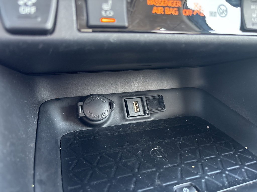 Used 2021 Toyota RAV4 XLE Premium image 22