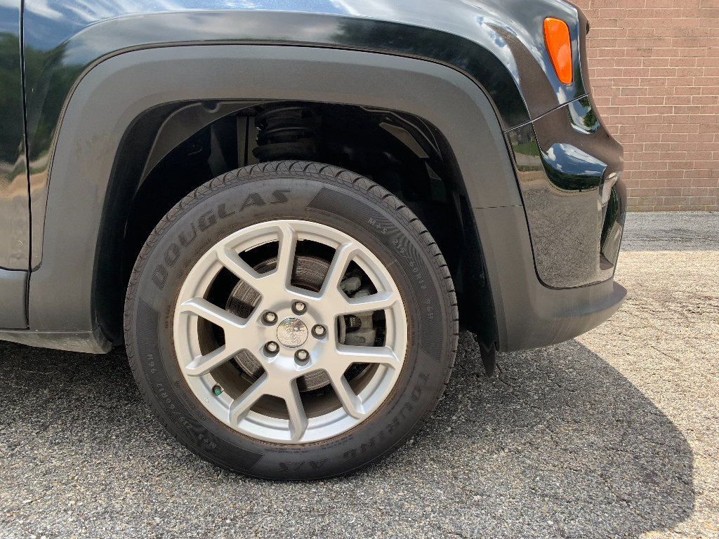 Used 2021 Jeep Renegade Latitude AWD/4WD image 9