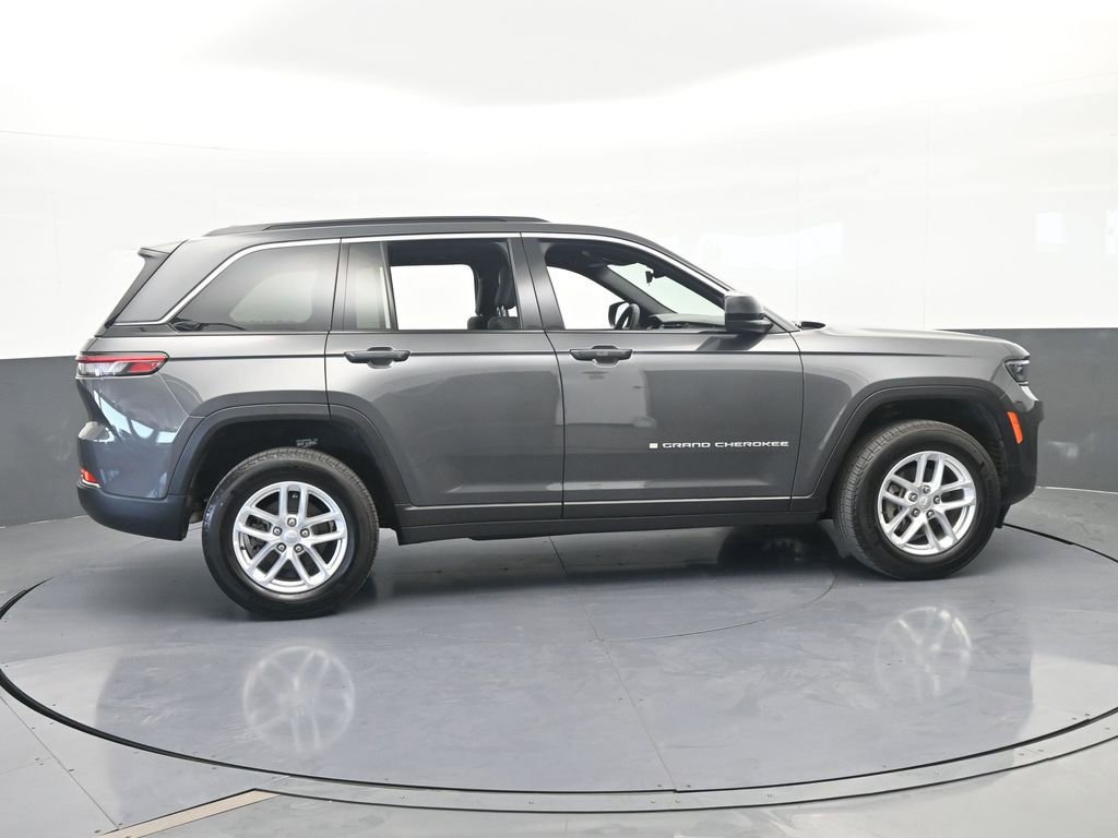 Used 2025 Jeep Grand Cherokee Laredo X RWD image 7