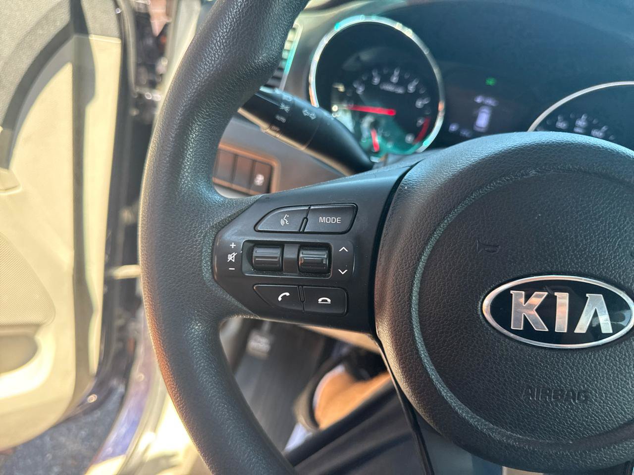 Used 2021 Kia Sedona LX FWD image 26