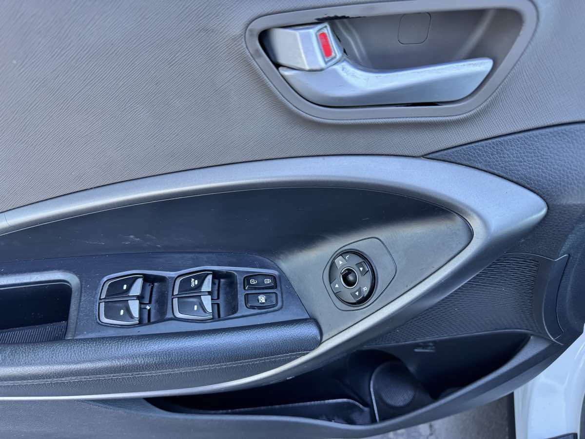Used 2014 Hyundai Santa Fe Sport 2.0T FWD image 36