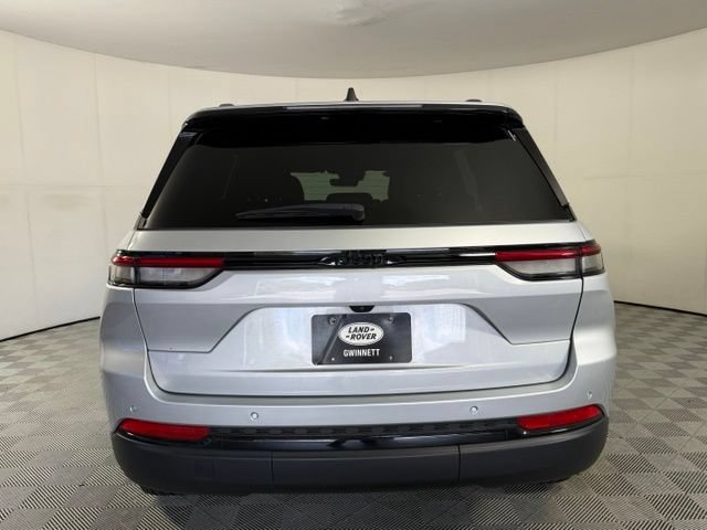 Used 2025 Jeep Grand Cherokee Altitude RWD image 7