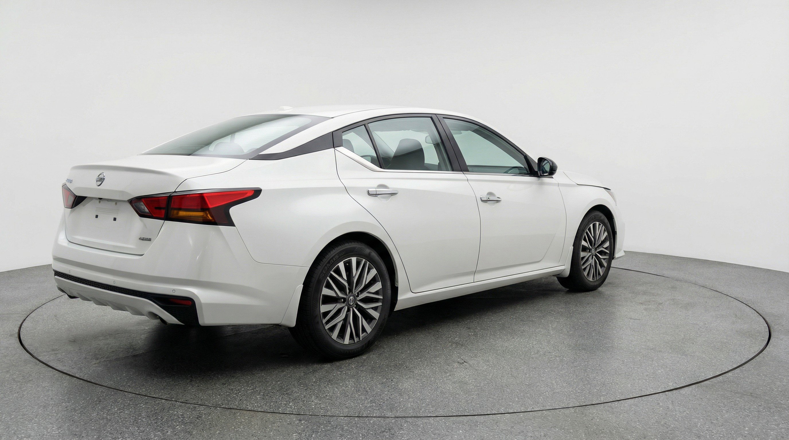 Used 2025 Nissan Altima 2.5 SV image 9