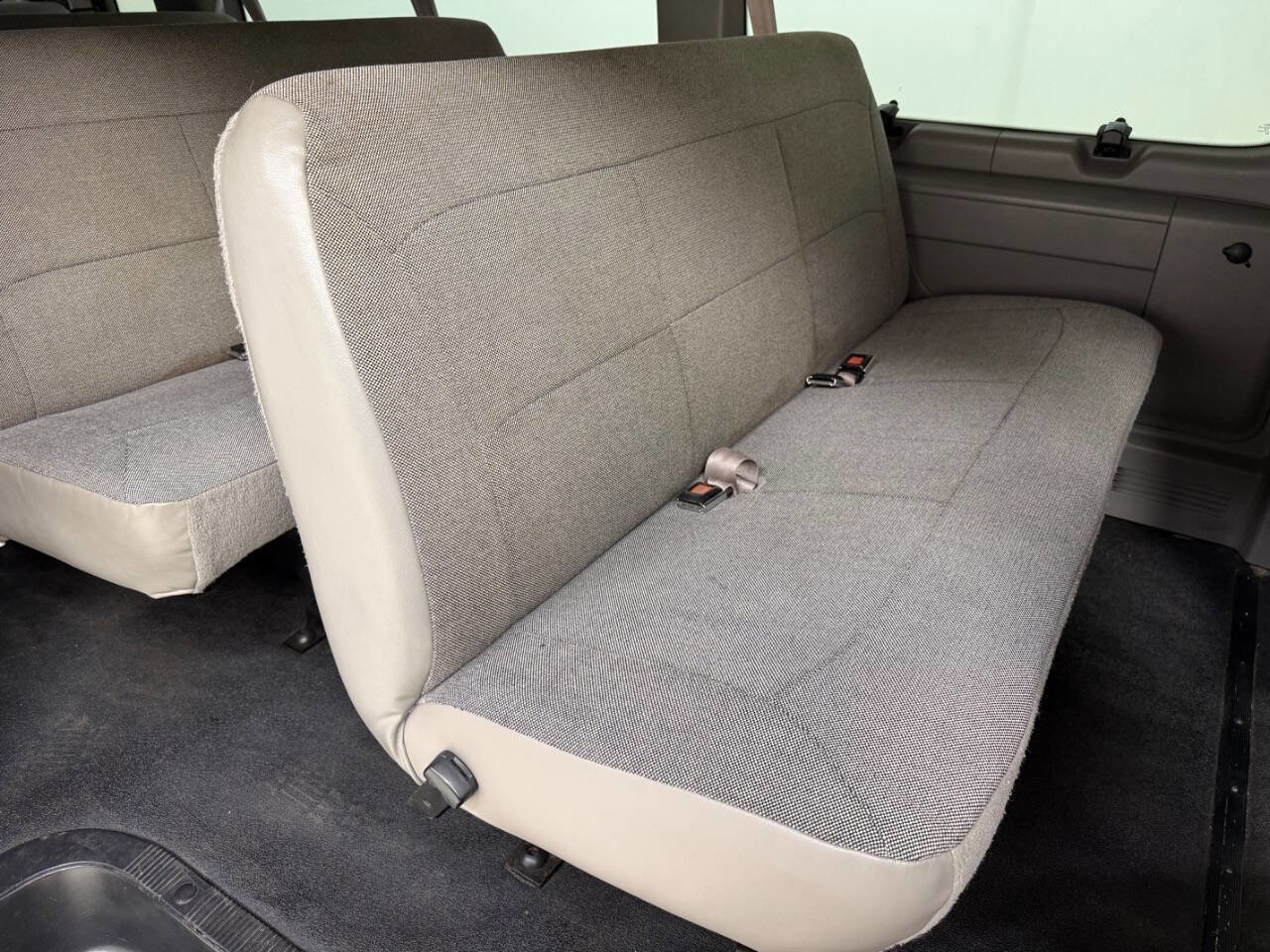 Used 2001 Ford E-350 and Econoline 350 XLT image 38