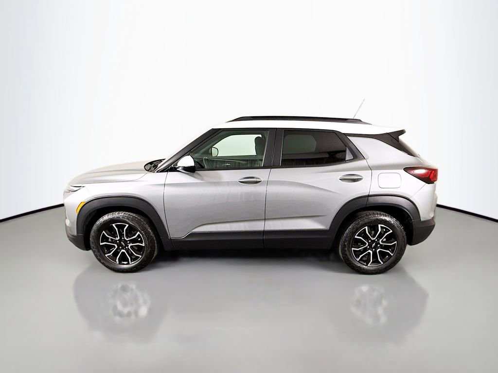 Used 2025 Chevrolet TrailBlazer ACTIV w/ Convenience Package FWD image 4