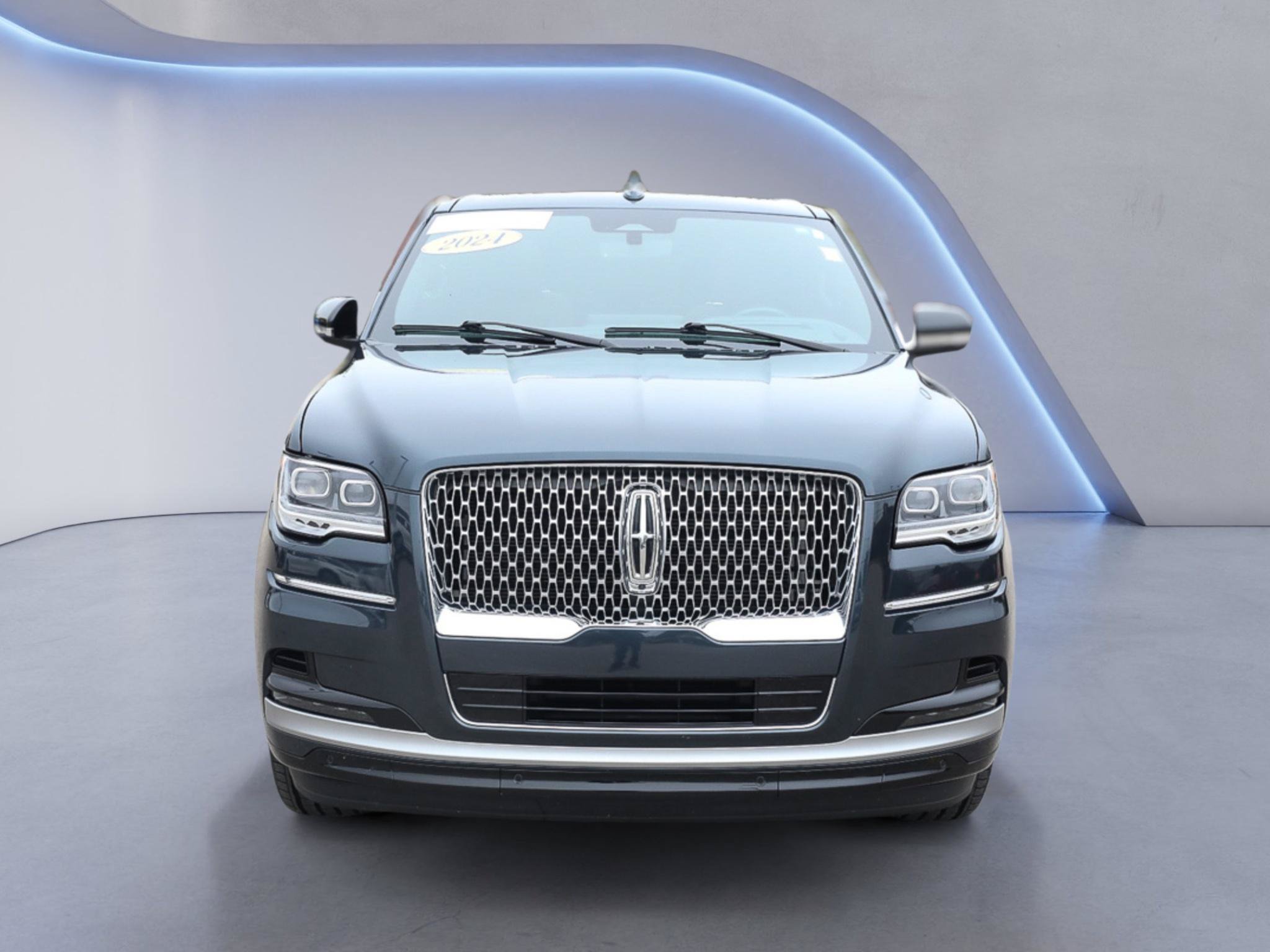 Certified 2024 Lincoln Navigator Reserve AWD/4WD image 10