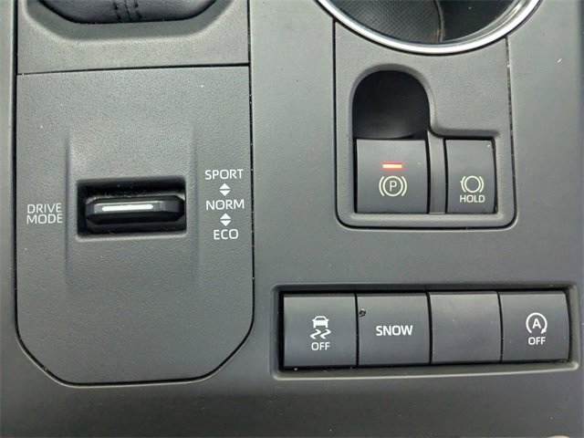 Used 2020 Toyota Highlander XLE image 25