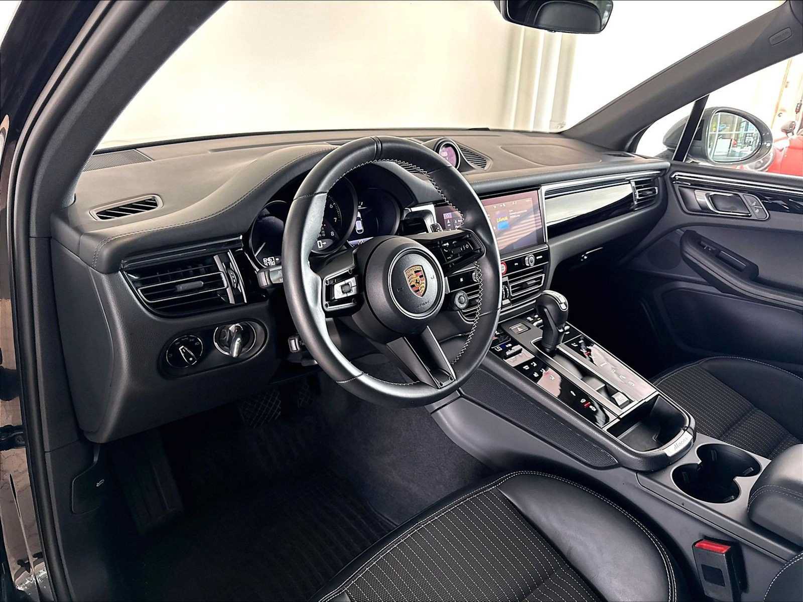 Used 2026 Porsche Macan Turbo AWD/4WD image 7