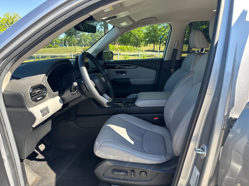 Used 2025 Honda Pilot EX-L image 13
