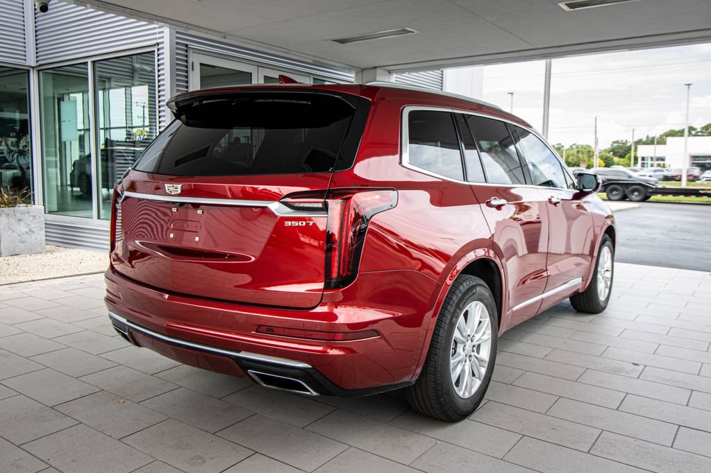 Used 2023 Cadillac XT6 Luxury FWD image 2
