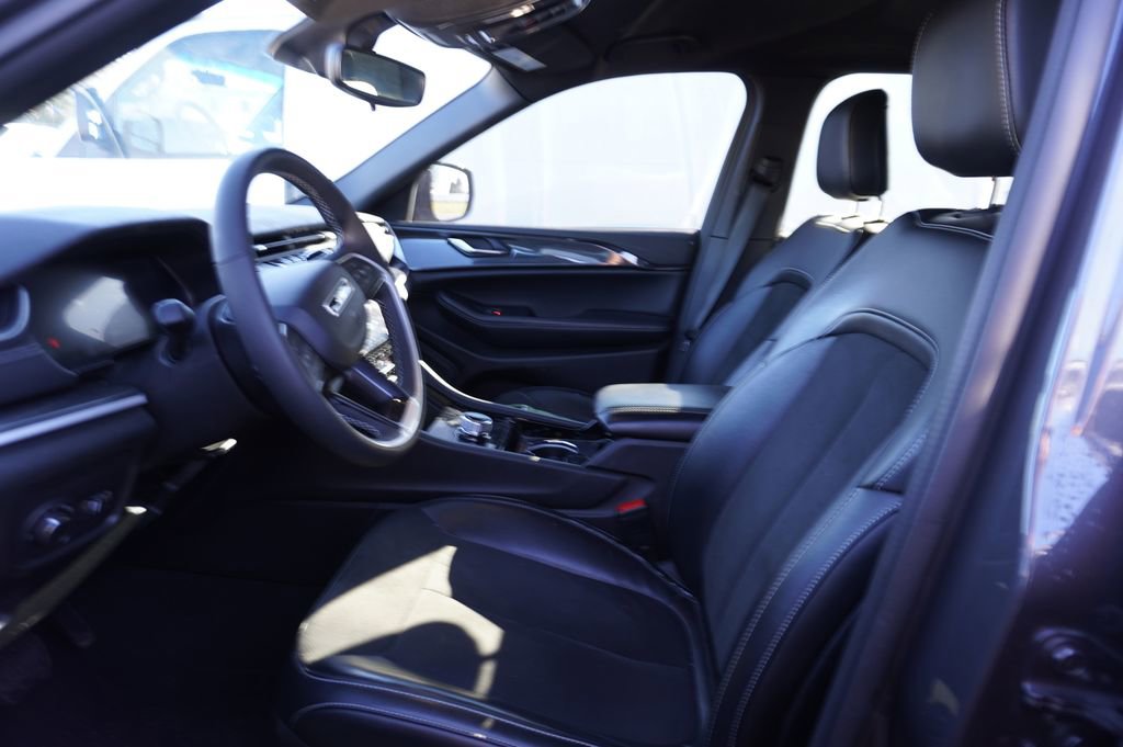 Used 2023 Jeep Grand Cherokee Altitude image 2