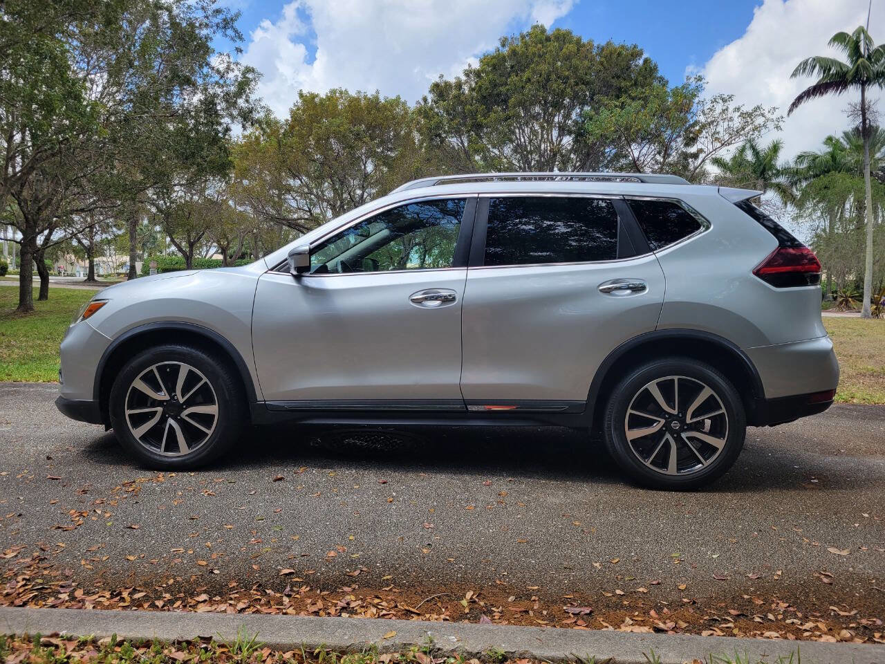 Used 2019 Nissan Rogue SL AWD/4WD image 4