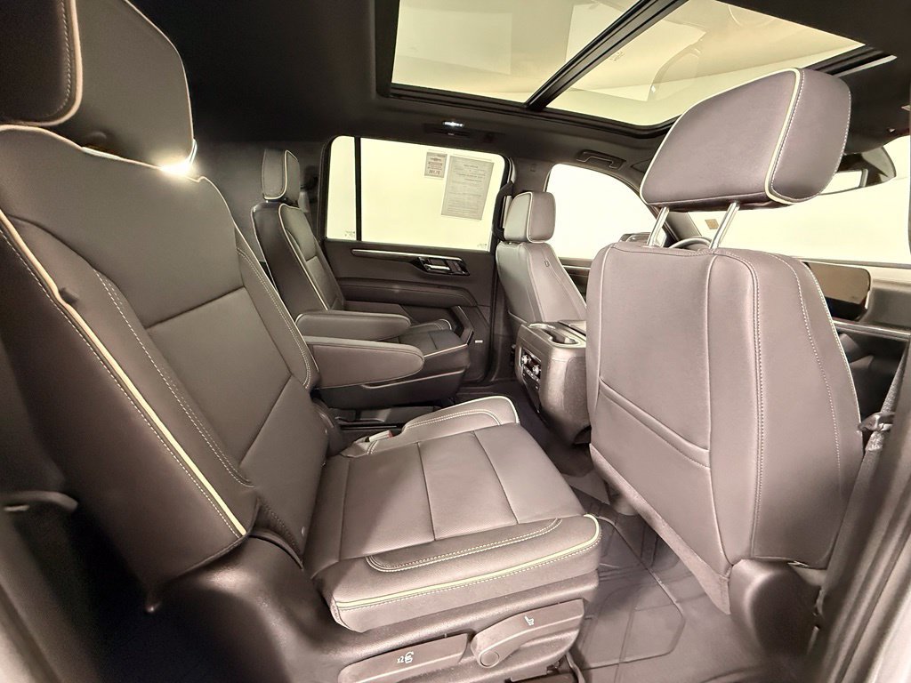 Used 2026 Chevrolet Suburban Premier w/ Sun And Tow Package AWD/4WD image 22