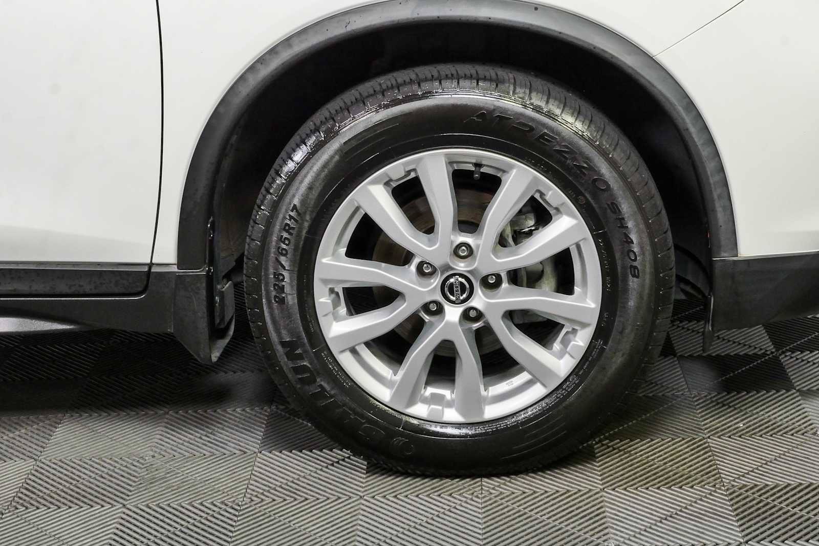 Used 2020 Nissan Rogue S w/ Special Edition Package FWD image 35