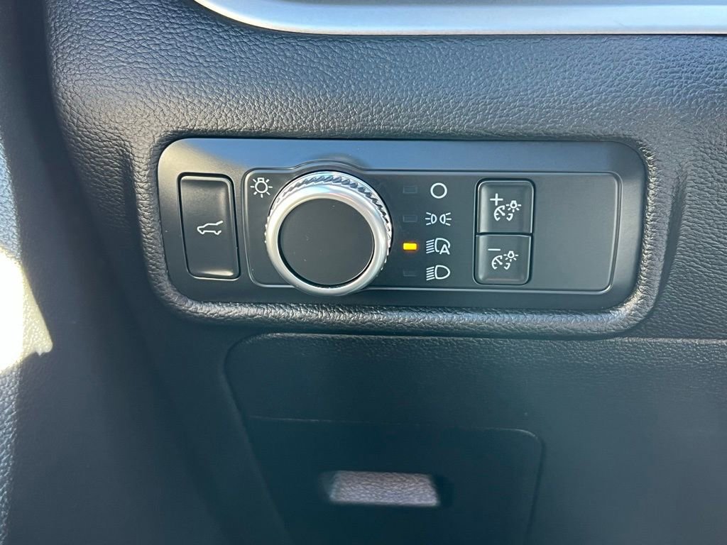 Used 2021 Ford Explorer XLT image 32