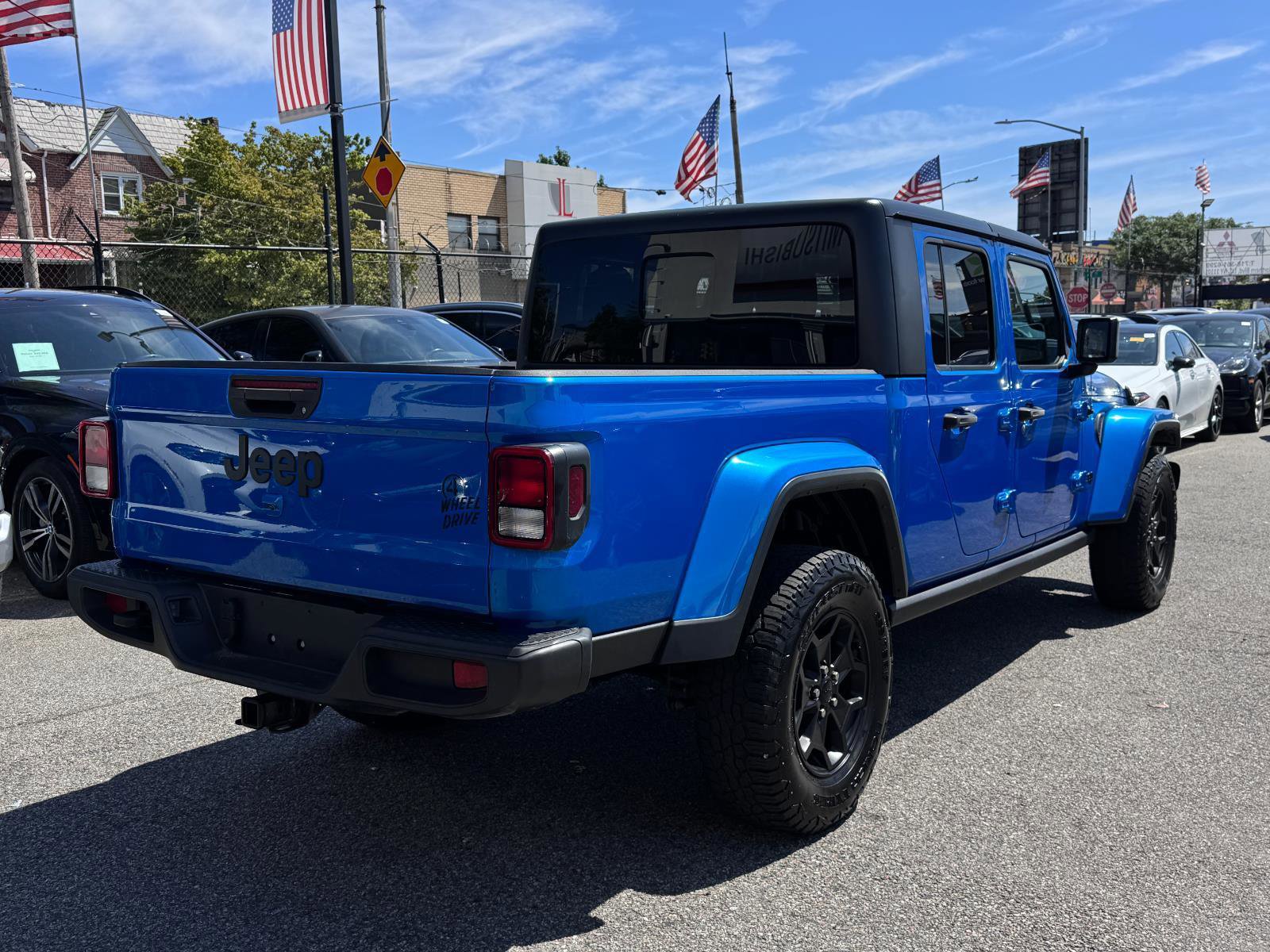 Used 2021 Jeep Gladiator Willys image 4