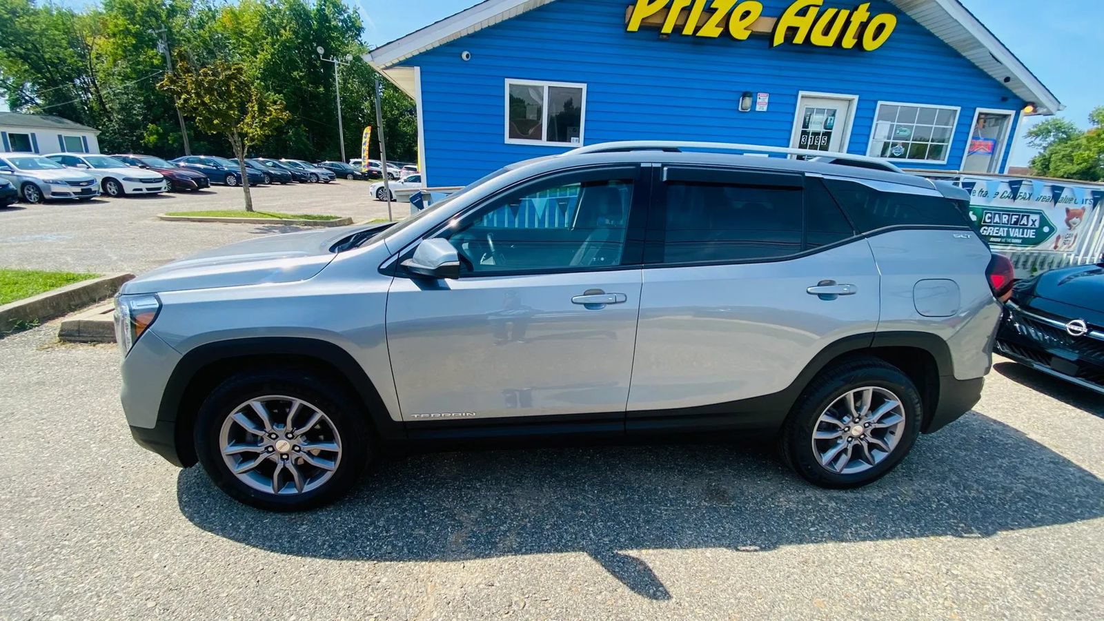Used 2023 GMC Terrain SLT AWD/4WD image 2