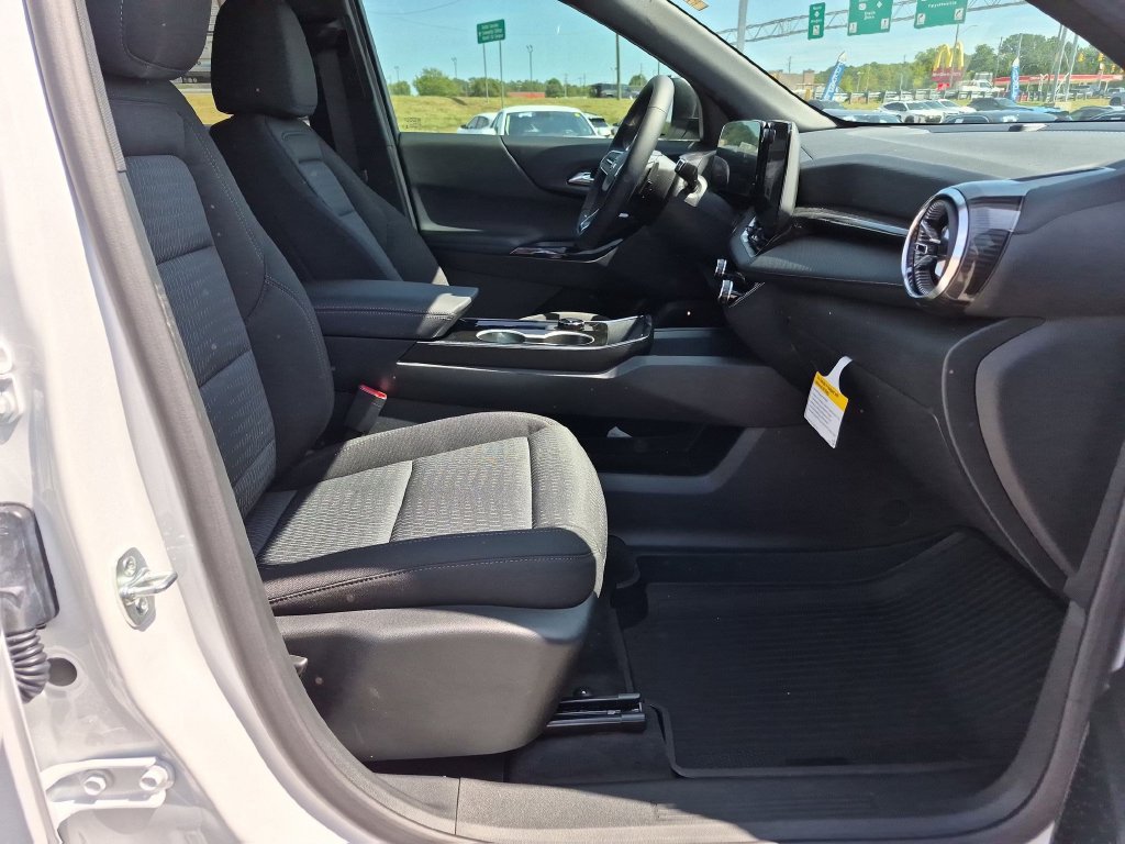 New 2027 Chevrolet Equinox LT w/ Safety and Technology Package FWD image 37