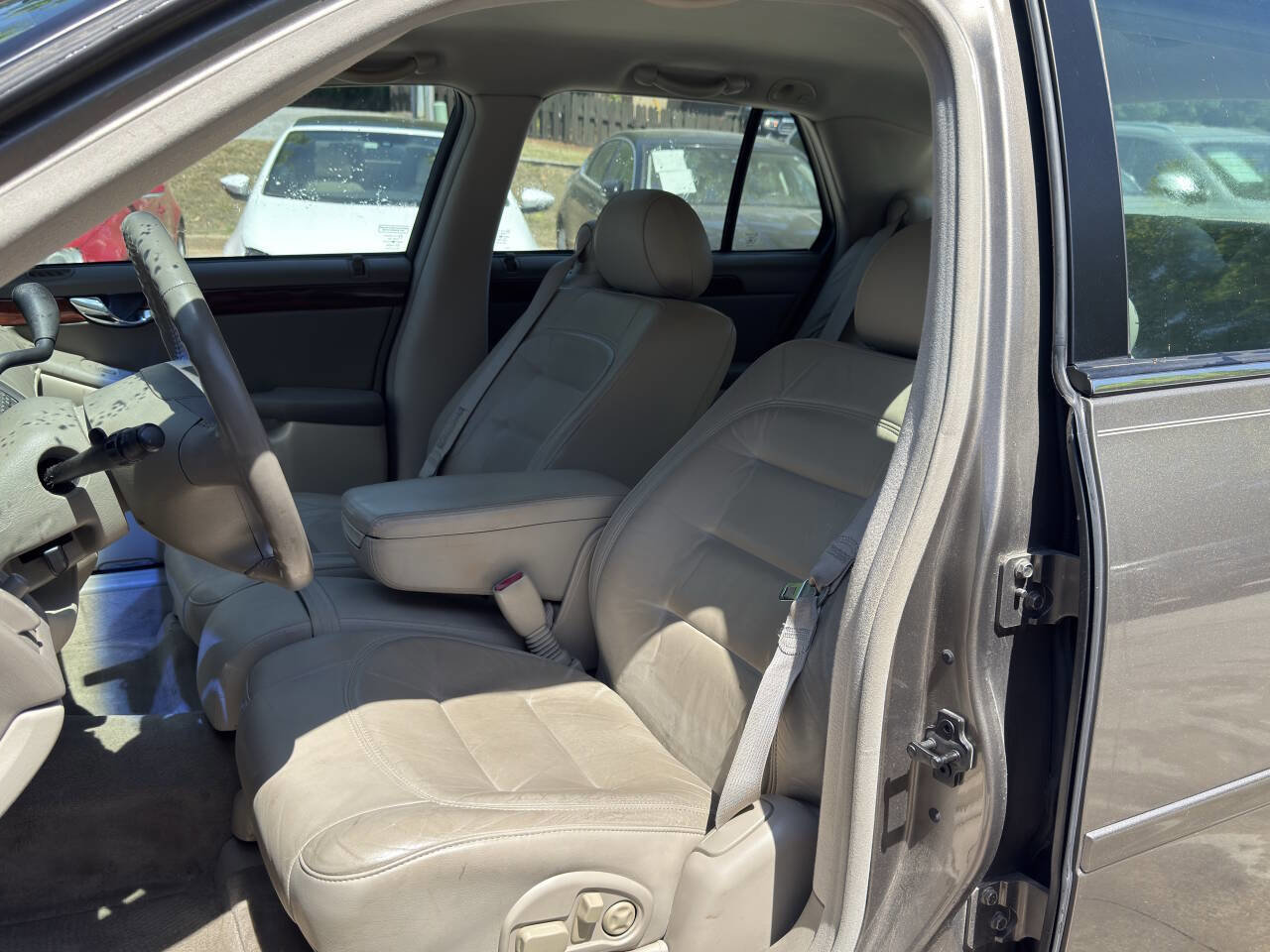 Used 2003 Cadillac De Ville w/ Comfort & Convenience Package FWD image 24