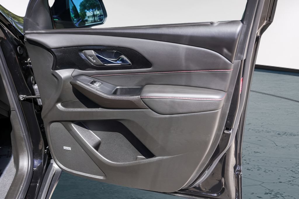 Used 2023 Chevrolet Traverse RS FWD image 31