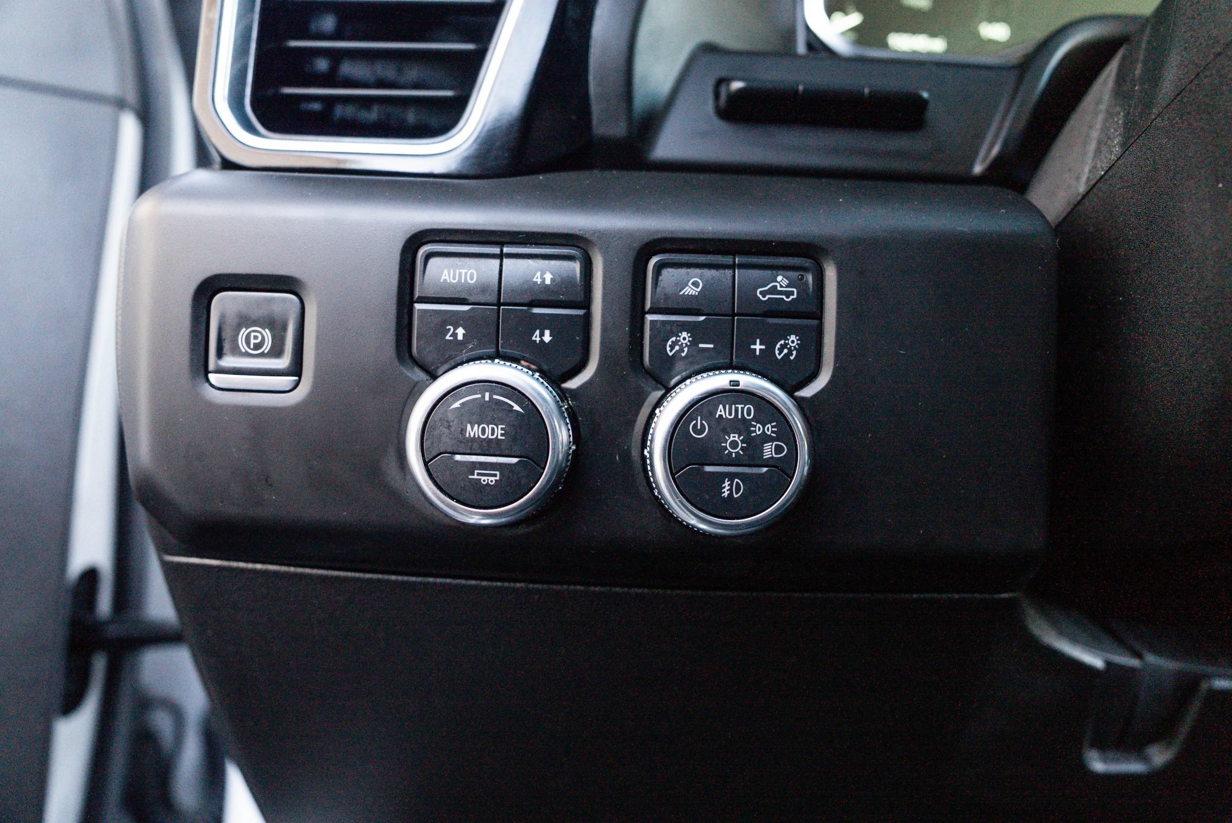 Used 2025 GMC Sierra 3500 Denali w/ Denali Reserve Package AWD/4WD image 37