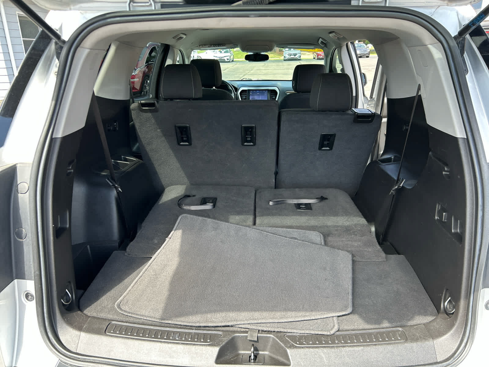 Used 2020 GMC Acadia SLE FWD image 30