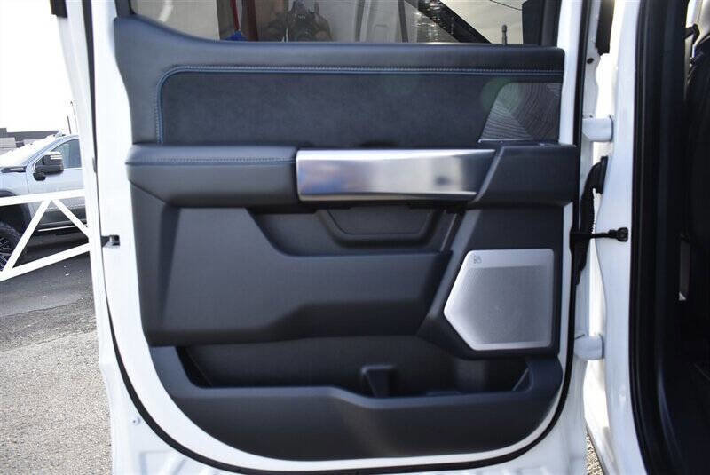 Used 2025 Ford F350 Platinum w/ FX4 Off-Road Package image 20