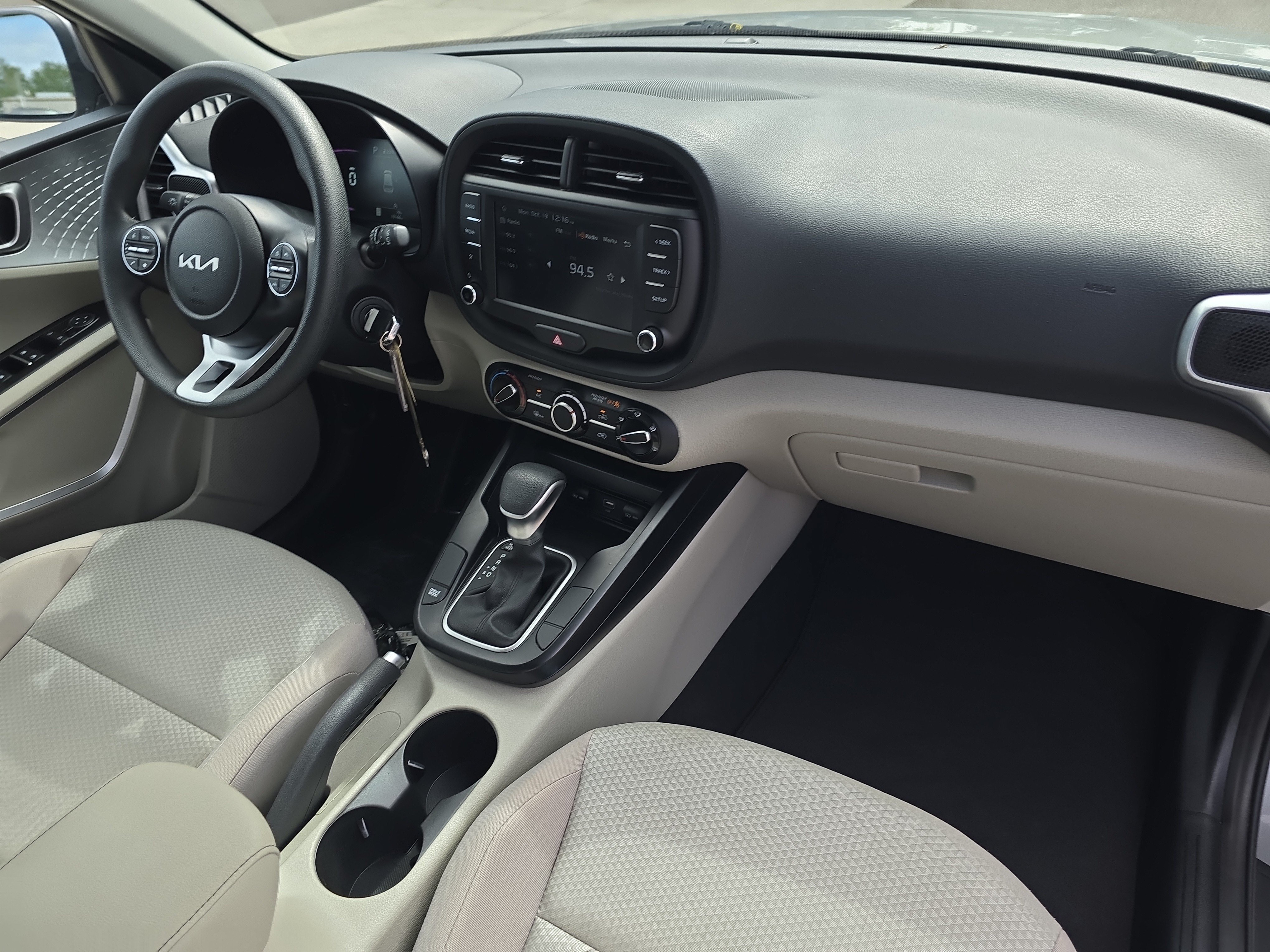 Certified 2025 Kia Soul LX w/ LX Technology Package FWD image 11