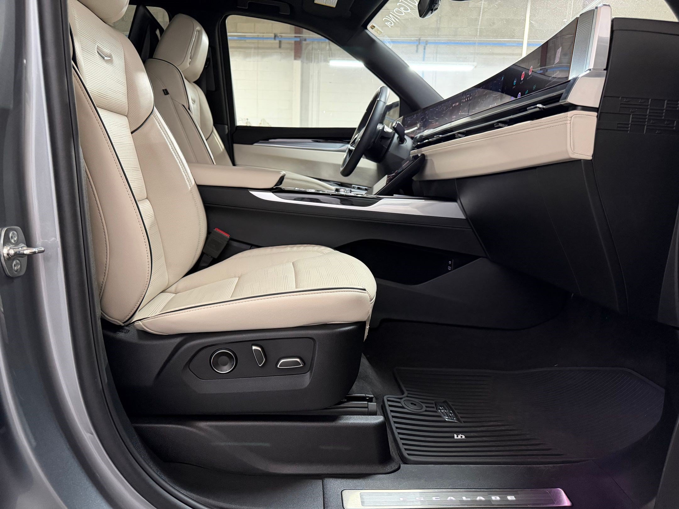 Certified 2025 Cadillac Escalade Sport w/ Touring Package AWD/4WD image 26