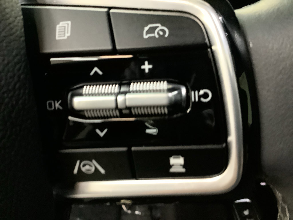 Used 2024 Kia Sorento EX w/ Panoramic Sunroof Package image 17