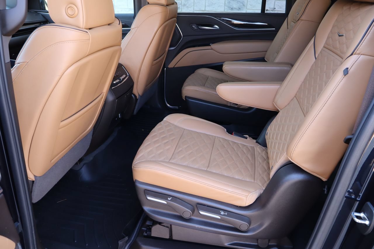 Used 2024 Cadillac Escalade ESV Sport AWD/4WD image 6