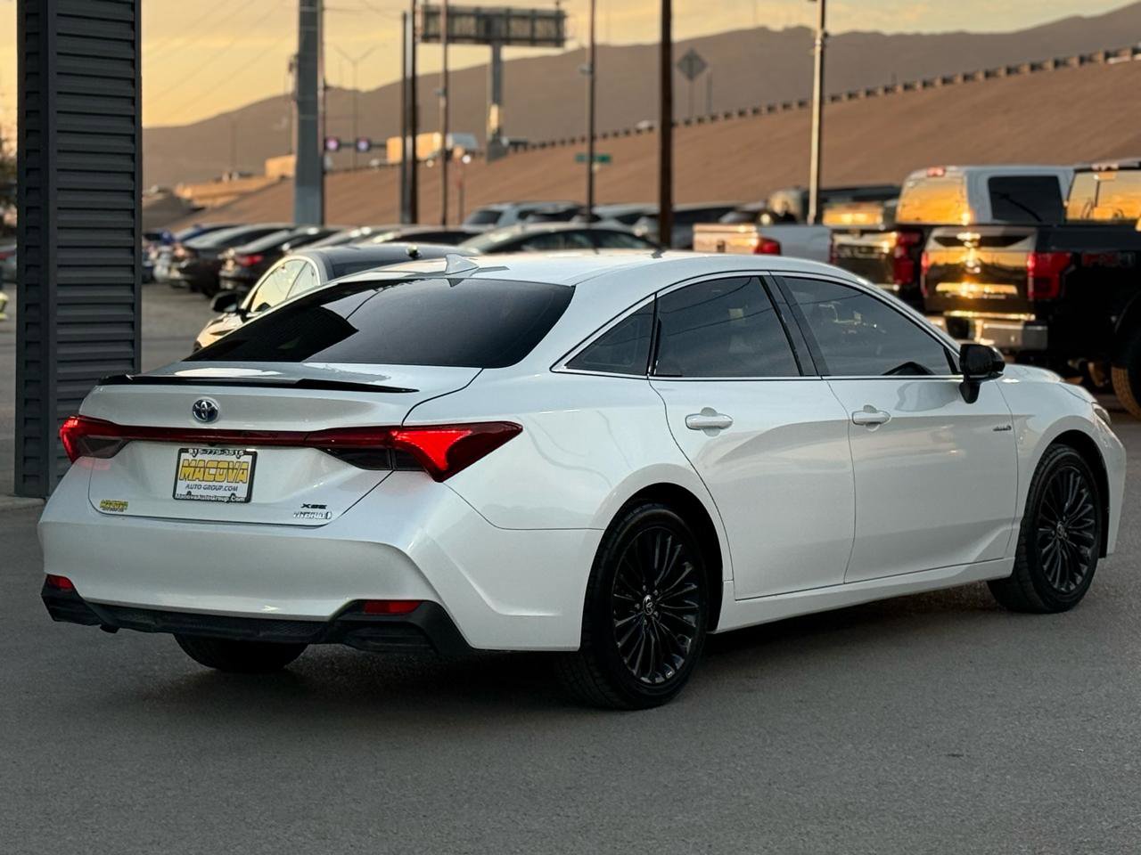 Used 2021 Toyota Avalon XSE FWD image 7