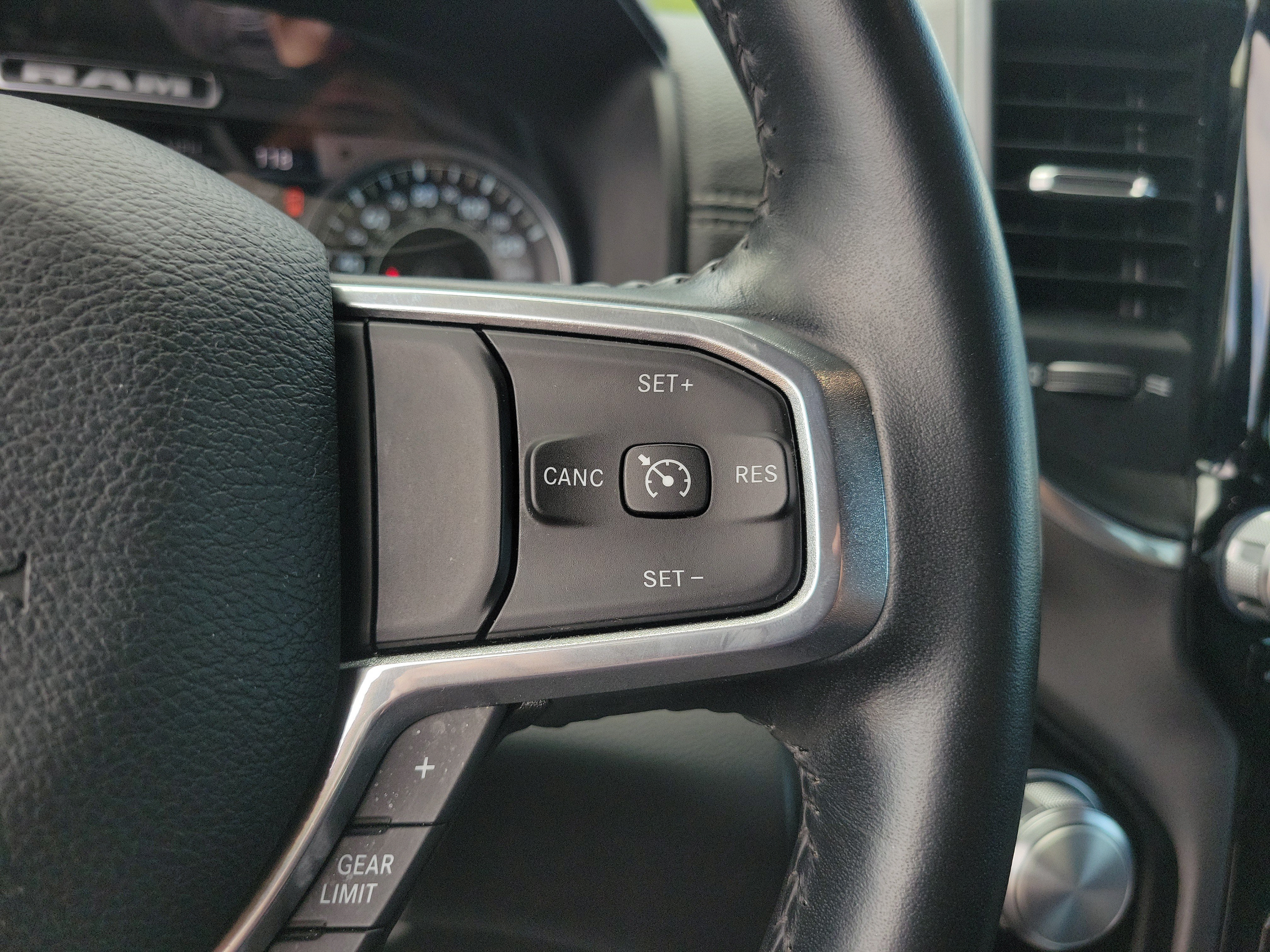 Used 2022 RAM 1500 Laramie AWD/4WD image 23