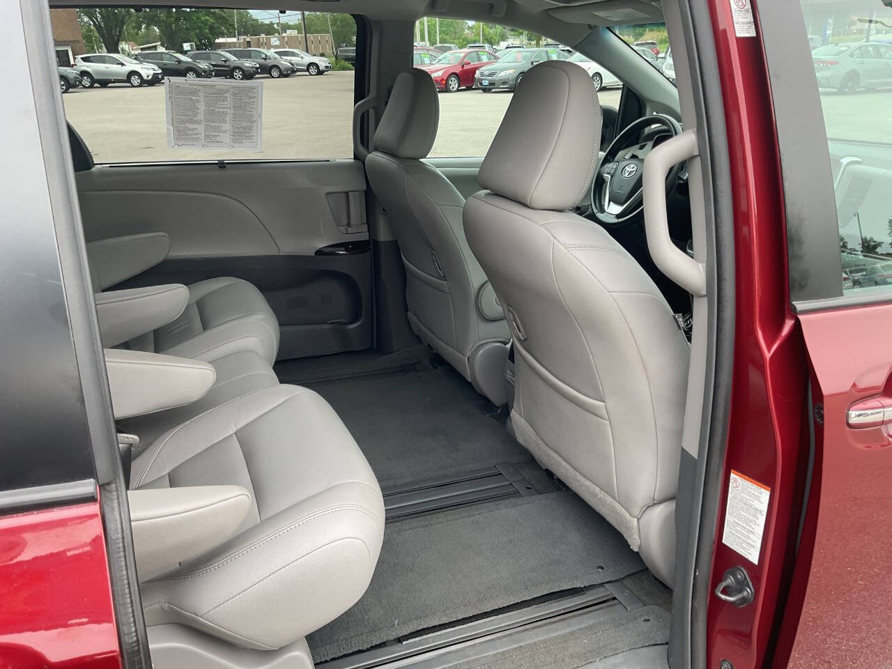 Used 2015 Toyota Sienna XLE FWD image 37