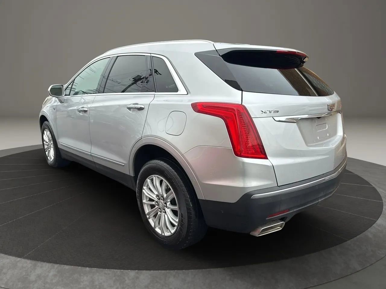 Used 2017 Cadillac XT5 FWD image 7
