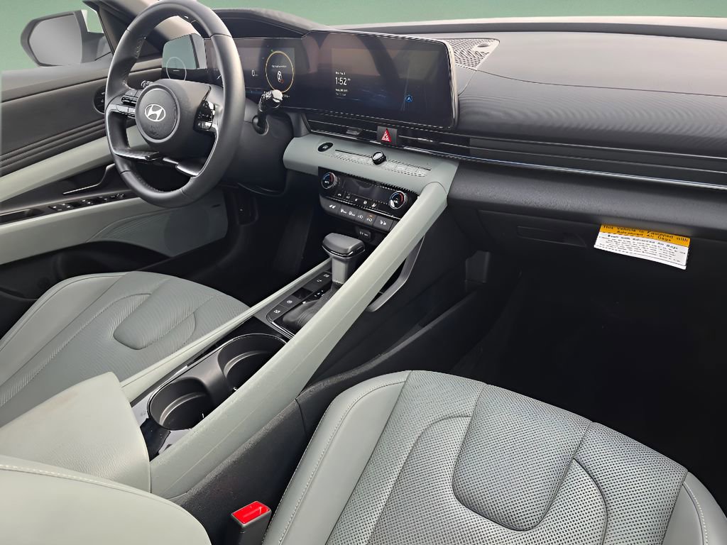 Used 2025 Hyundai Elantra Limited image 27